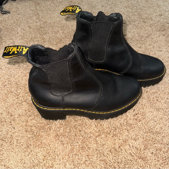 Doc Martens: ROMETTY WYOMING LEATHER PLATFORM CHELSEA BOOTS. - Picture 2 of 5